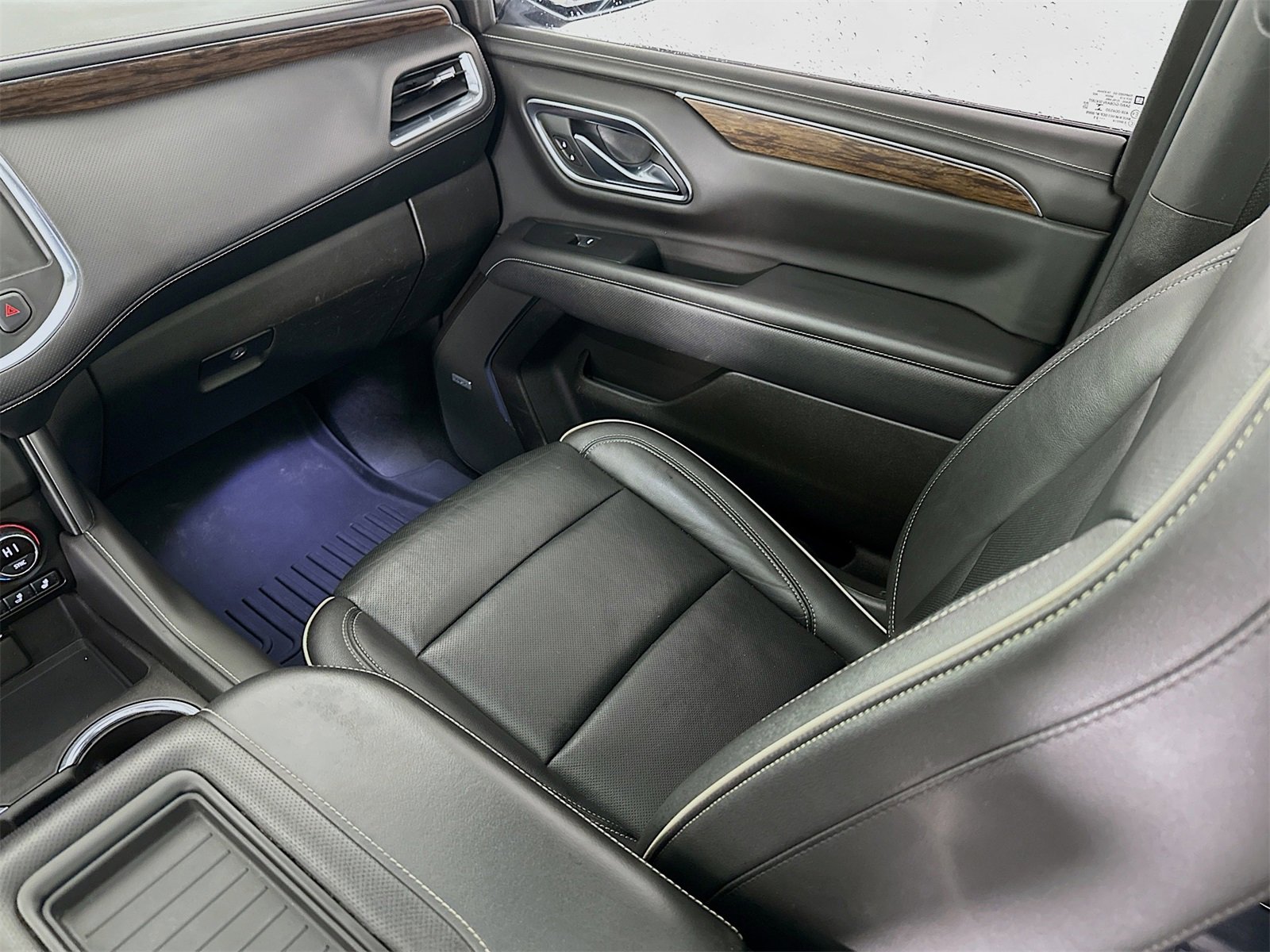 Used 2021 Chevrolet Suburban Premier w/ Premium Package image 25