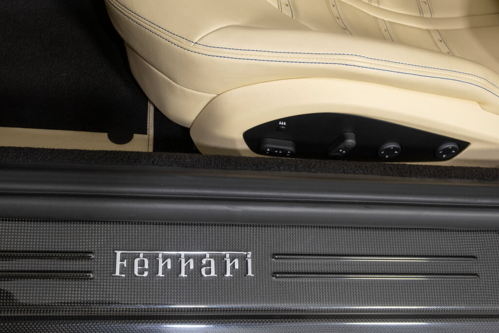 Used 2021 Ferrari 812 GTS RWD image 32