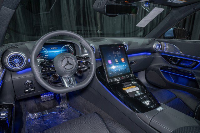 New 2026 Mercedes-Benz SL 63 AMG S e Performance 4MATIC image 16