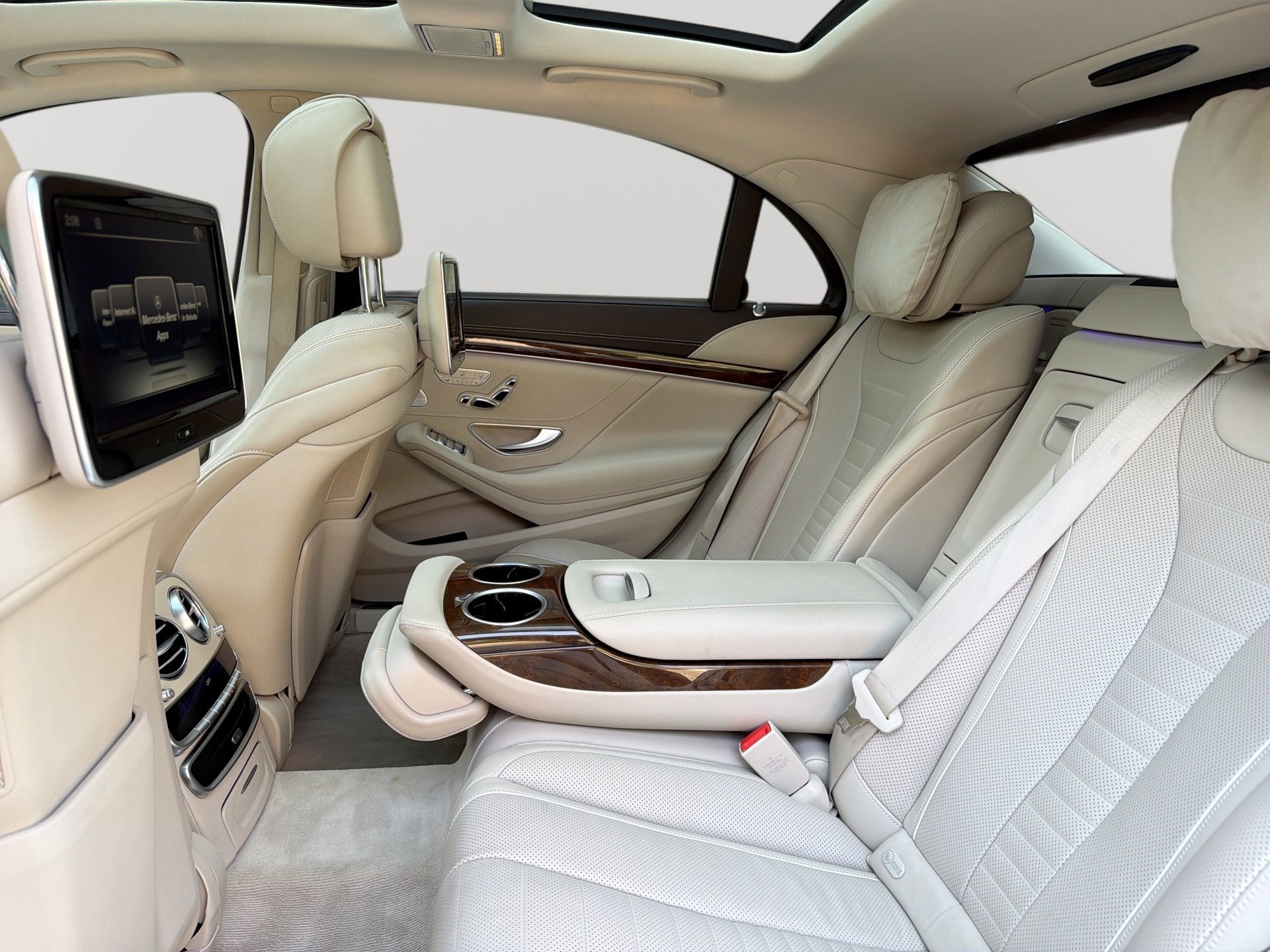 Used 2017 Mercedes-Benz S 550 4MATIC Sedan w/ Premium Package image 27