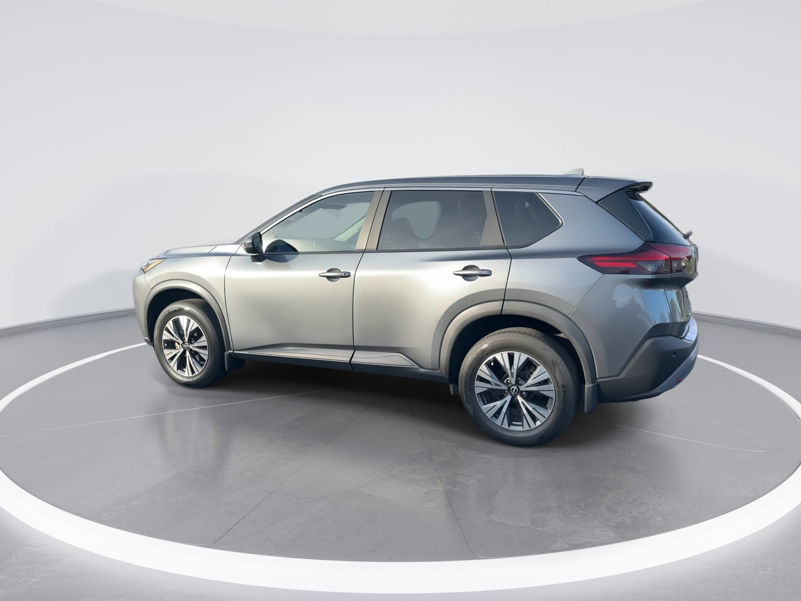 Used 2023 Nissan Rogue SV image 7