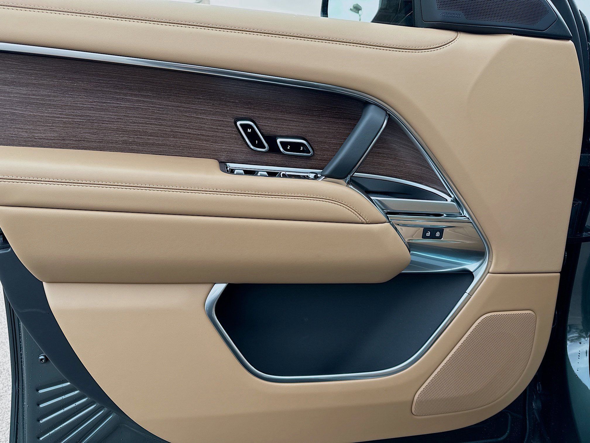 New 2026 Land Rover Range Rover SE image 21