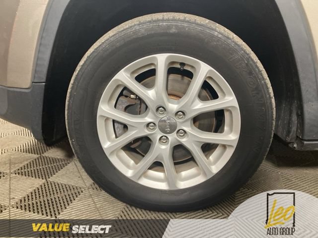 Used 2016 Jeep Cherokee Latitude w/ Comfort/Convenience Group AWD/4WD image 22