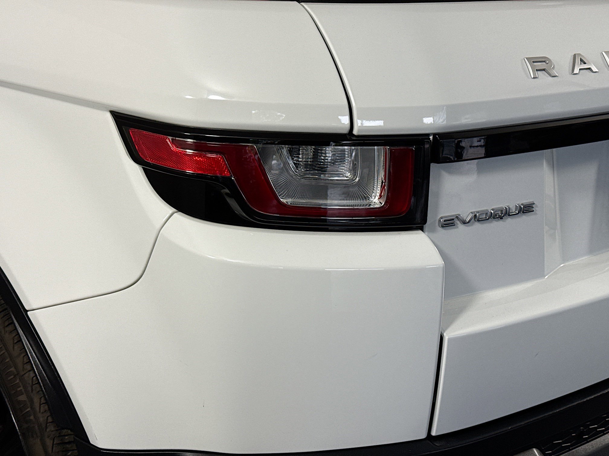 Used 2018 Land Rover Range Rover Evoque SE AWD/4WD image 36