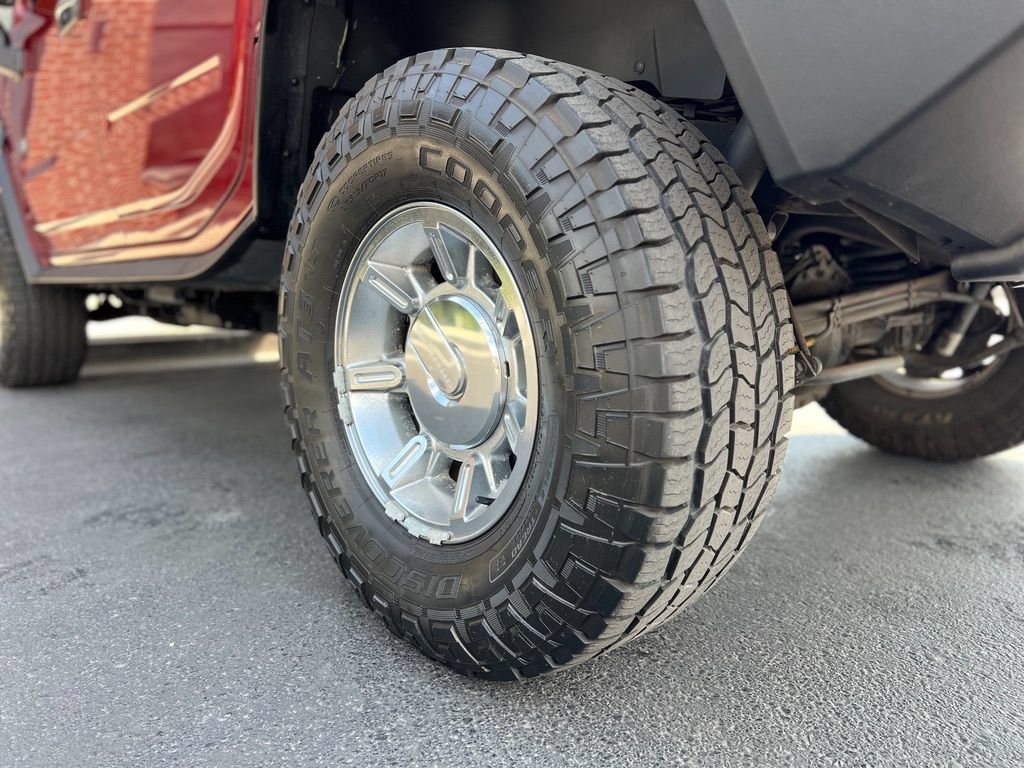 Used 2005 HUMMER H2 w/ Preferred Equipment Group AWD/4WD image 34