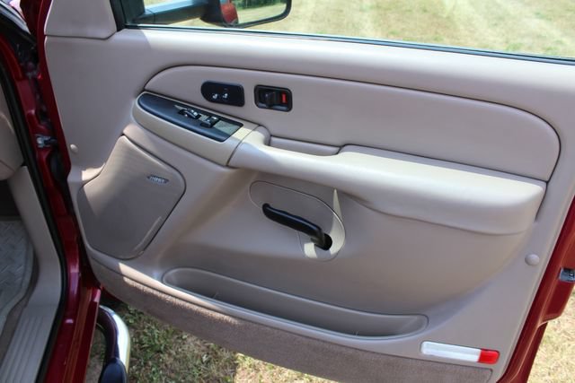 Used 2004 Chevrolet Silverado 2500 LT AWD/4WD image 32