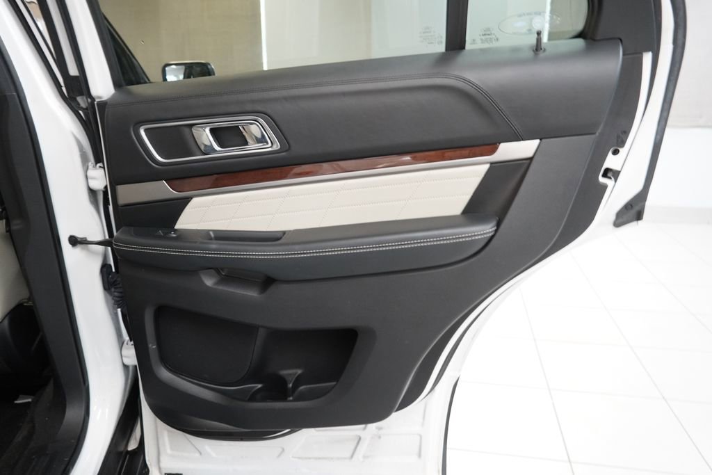 Used 2017 Ford Explorer Platinum image 29