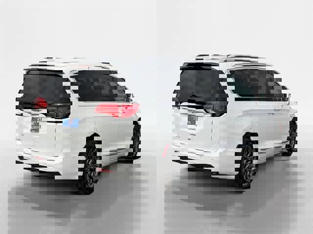 Used 2017 Chrysler Pacifica Limited w/ UConnect Theater Package image 5