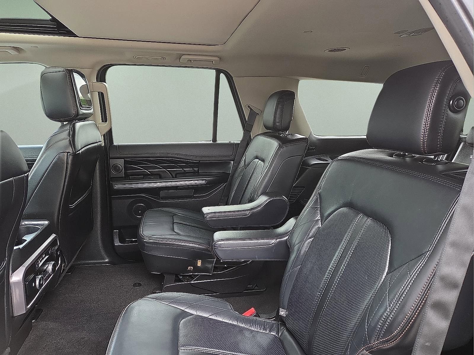 Used 2019 Ford Expedition Platinum RWD image 10