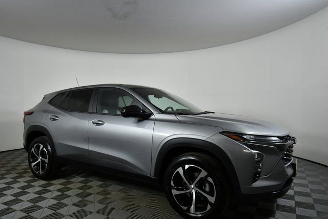 Used 2025 Chevrolet Trax RS w/ Driver Confidence Package image 9