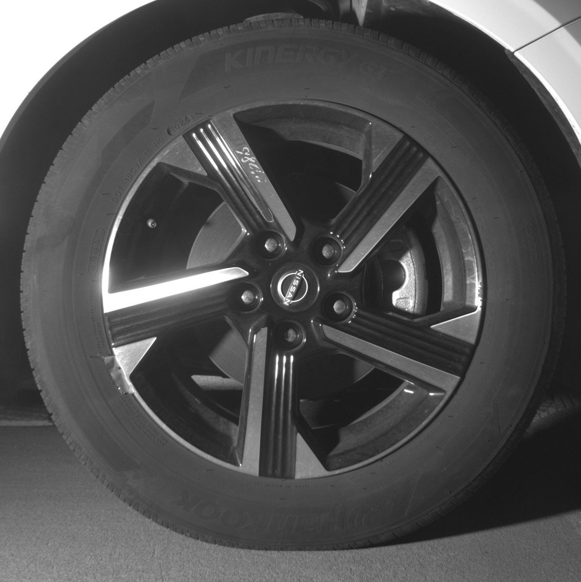Used 2025 Nissan Sentra SV FWD image 13