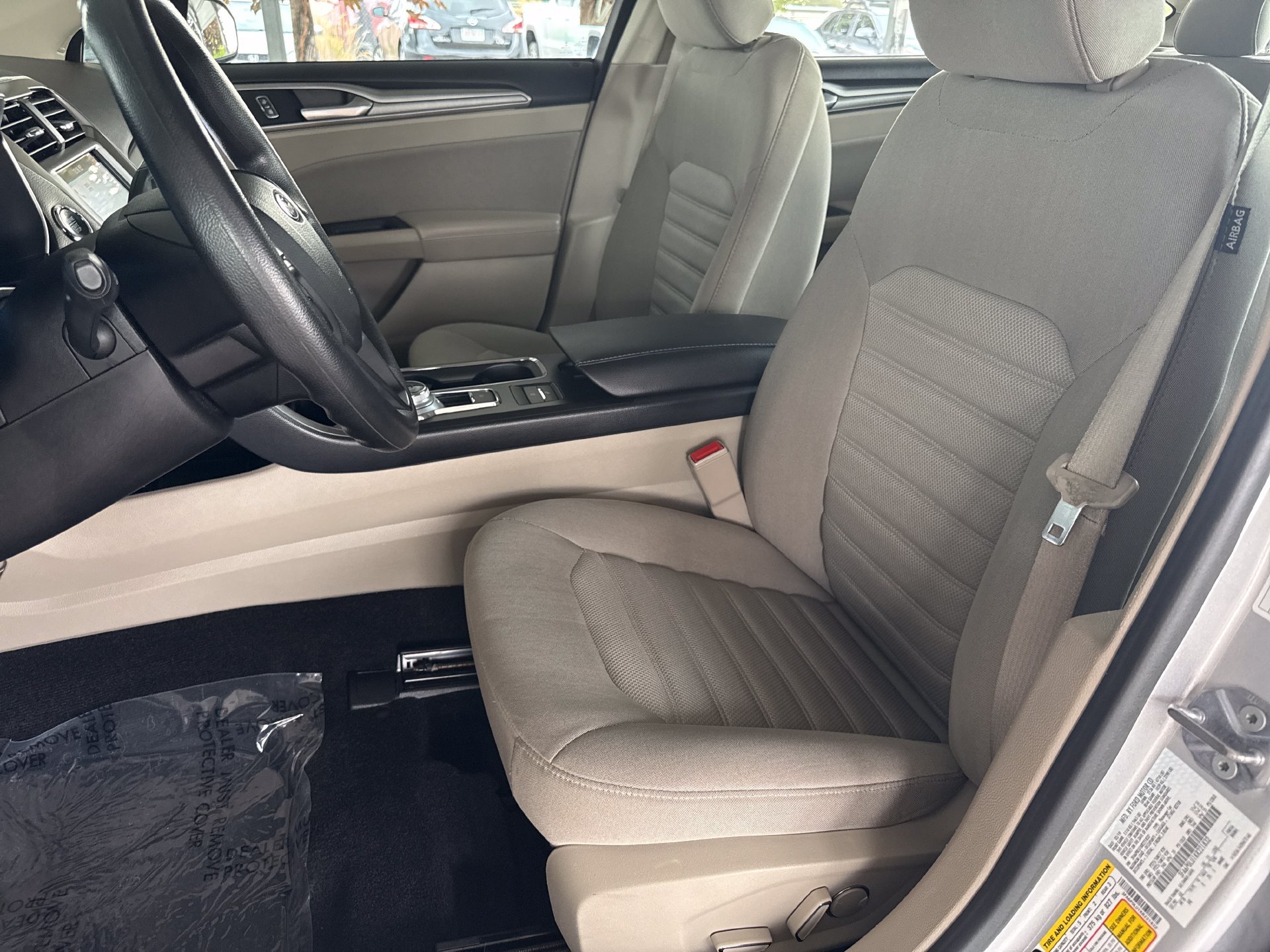 Used 2019 Ford Fusion SE FWD image 16