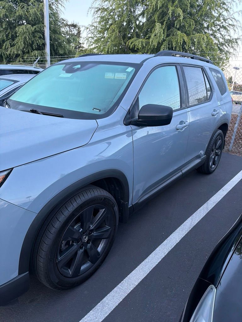Certified 2023 Honda Pilot Sport image 2