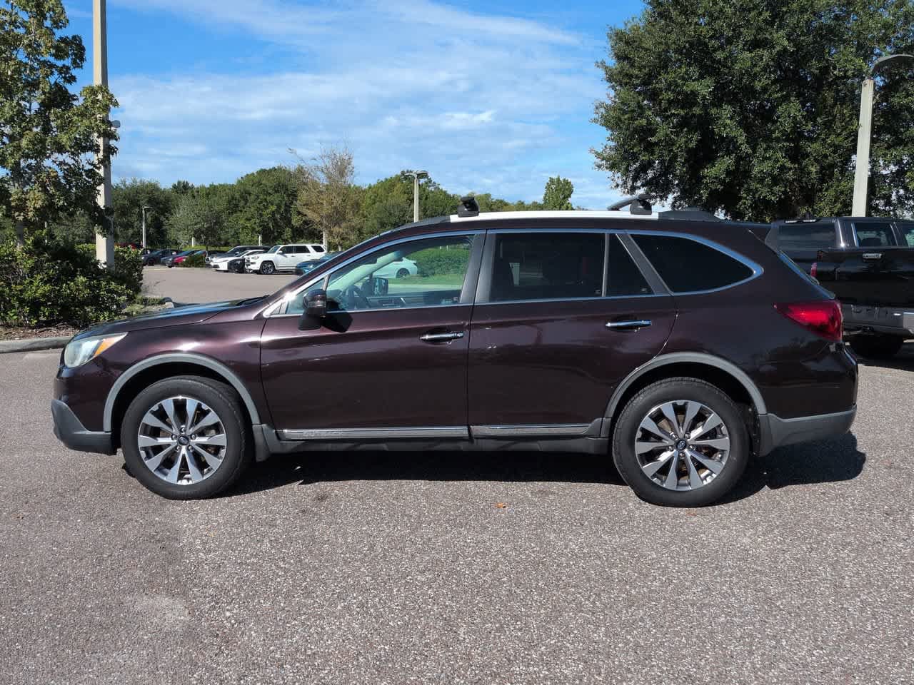Used 2017 Subaru Outback 2.5i Touring w/ Popular Package #5A AWD/4WD image 3