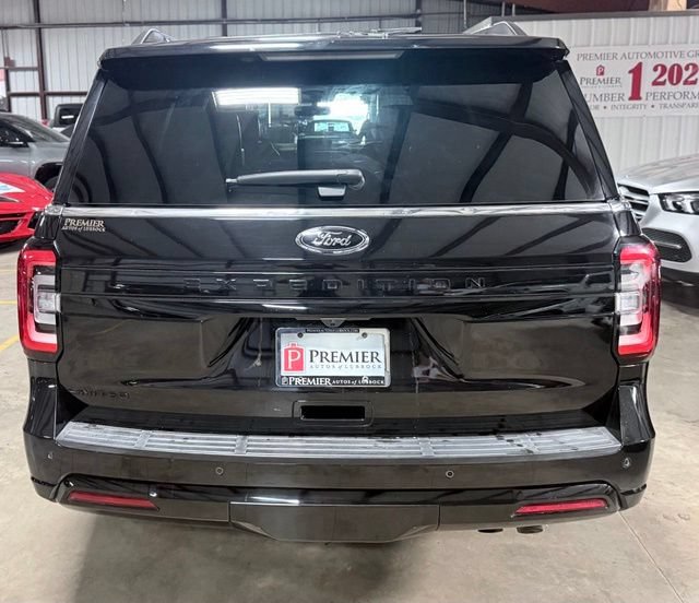 Used 2022 Ford Expedition Limited AWD/4WD image 3