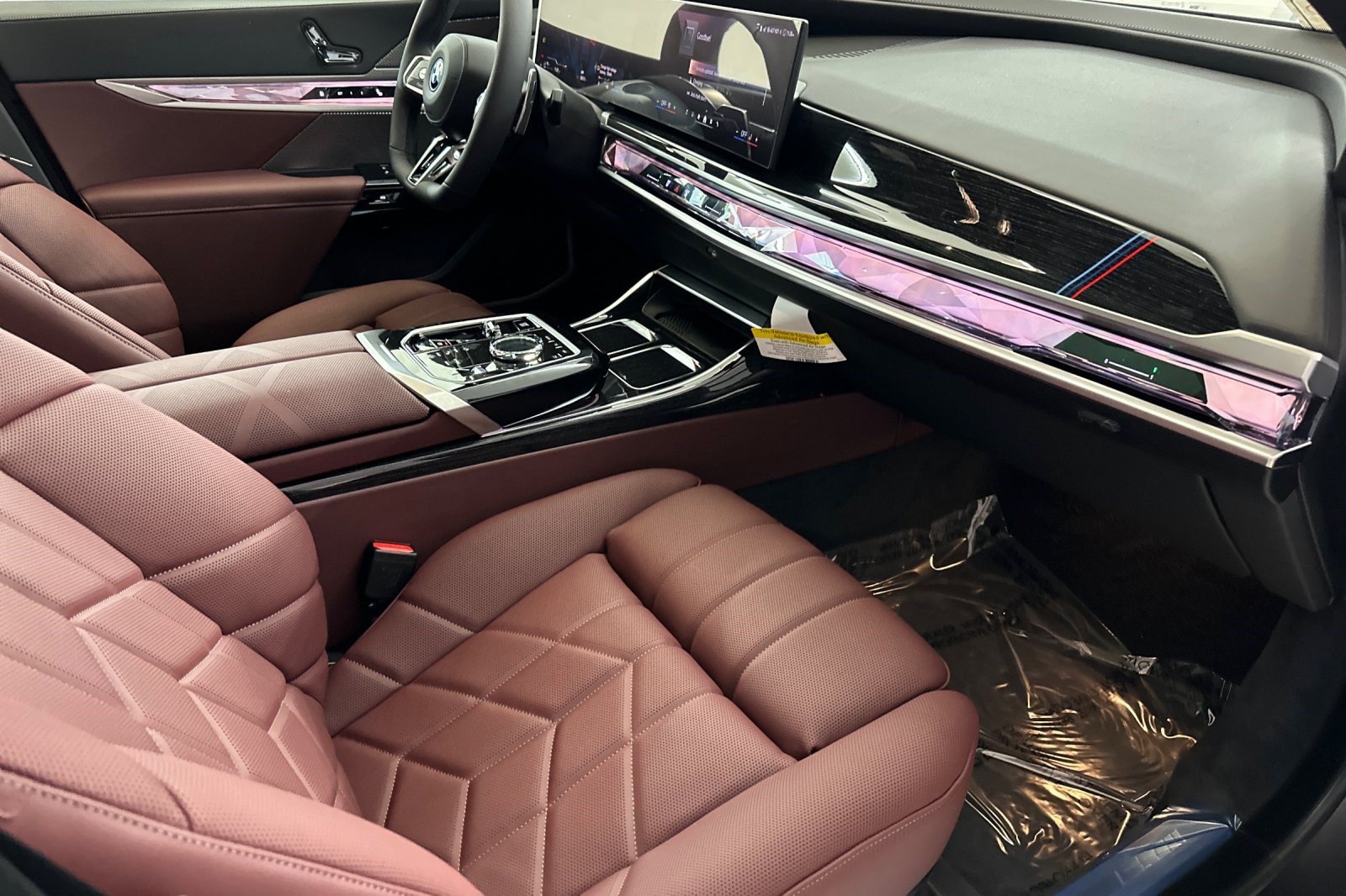 New 2026 BMW 750e xDrive w/ Premium Package AWD/4WD image 27