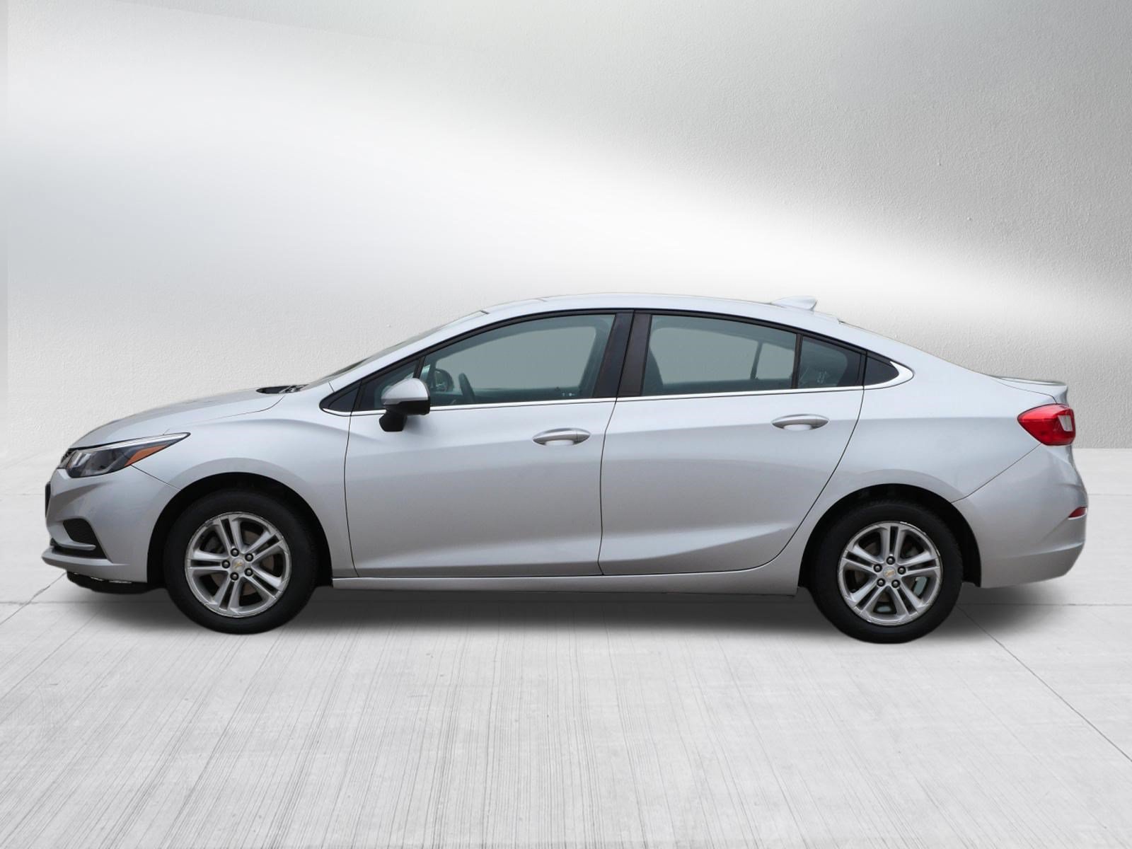 Used 2016 Chevrolet Cruze LT FWD image 4