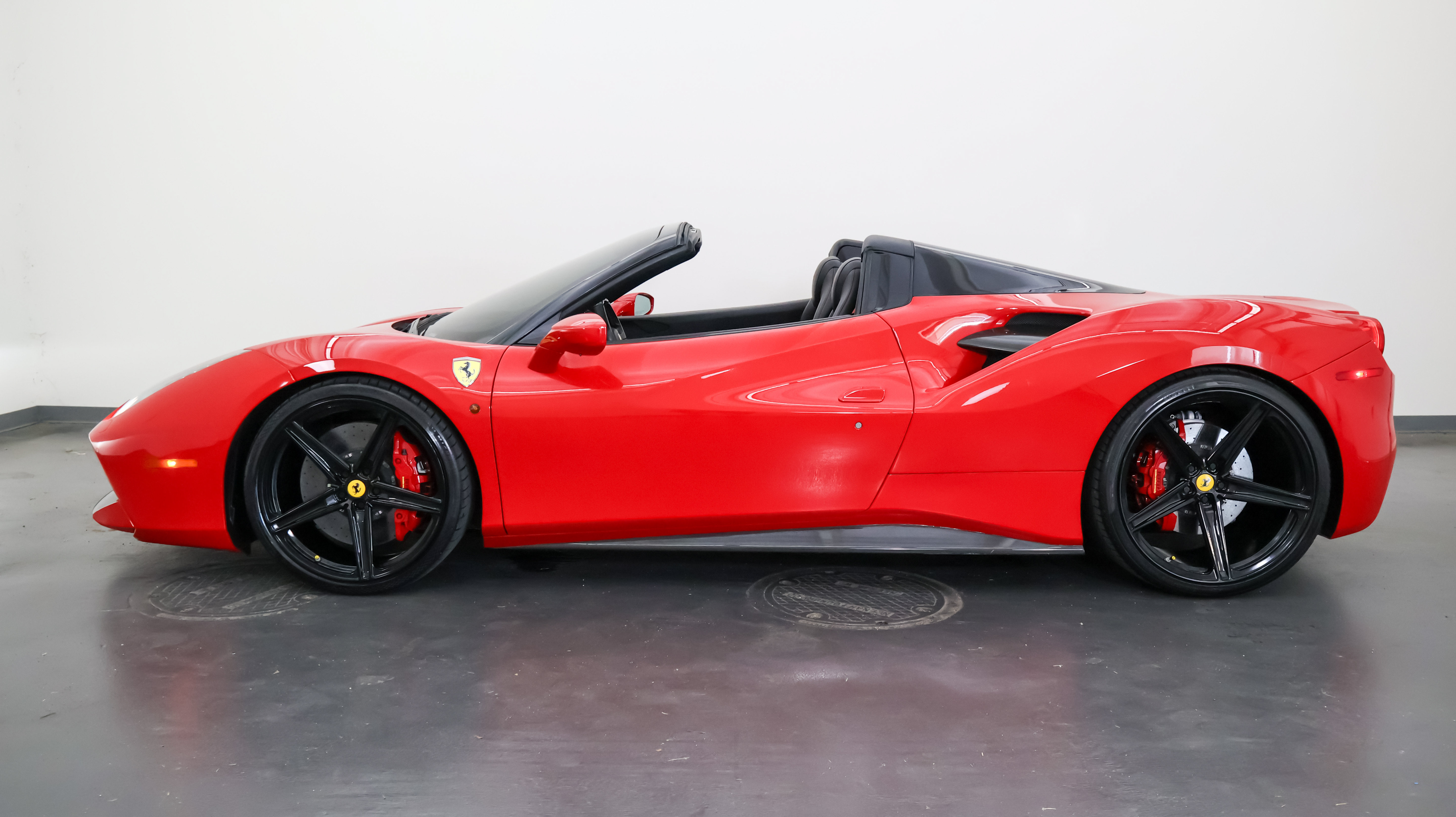 Used 2019 Ferrari 488 Spider RWD image 7
