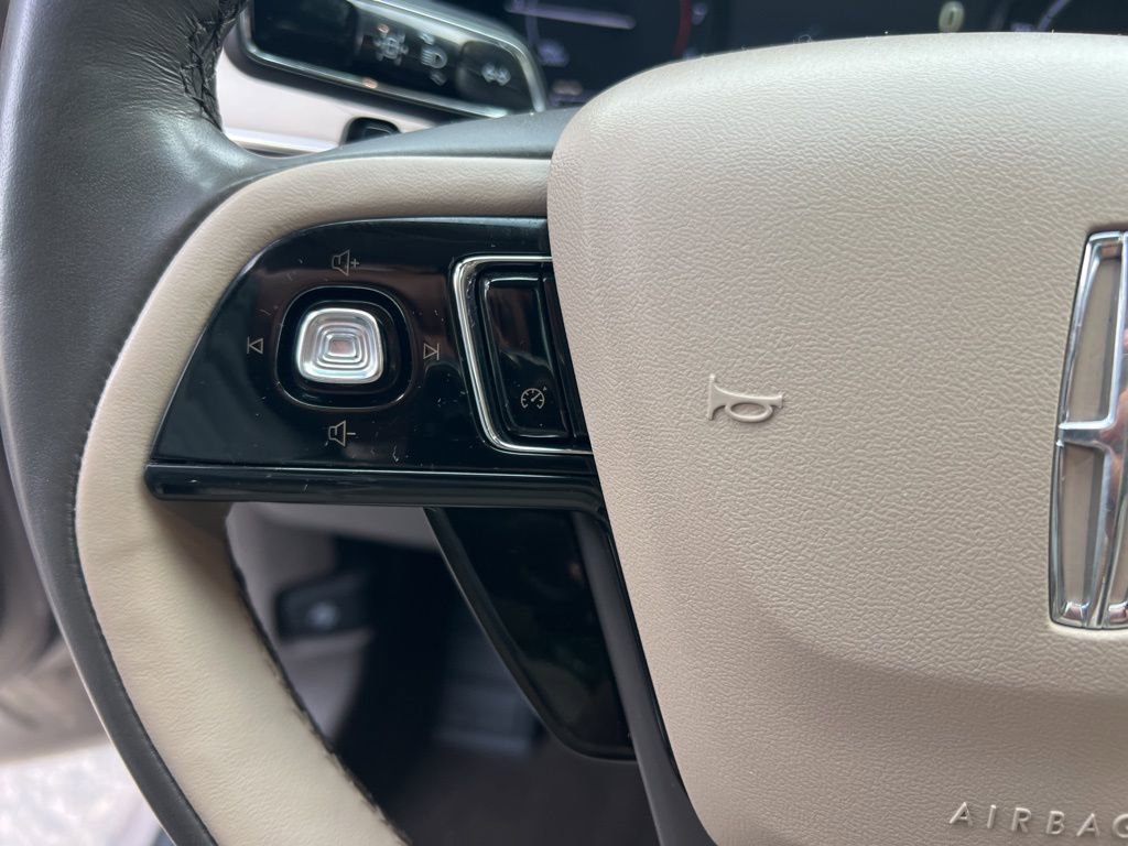 Used 2021 Lincoln Corsair AWD w/ Premium Package image 14