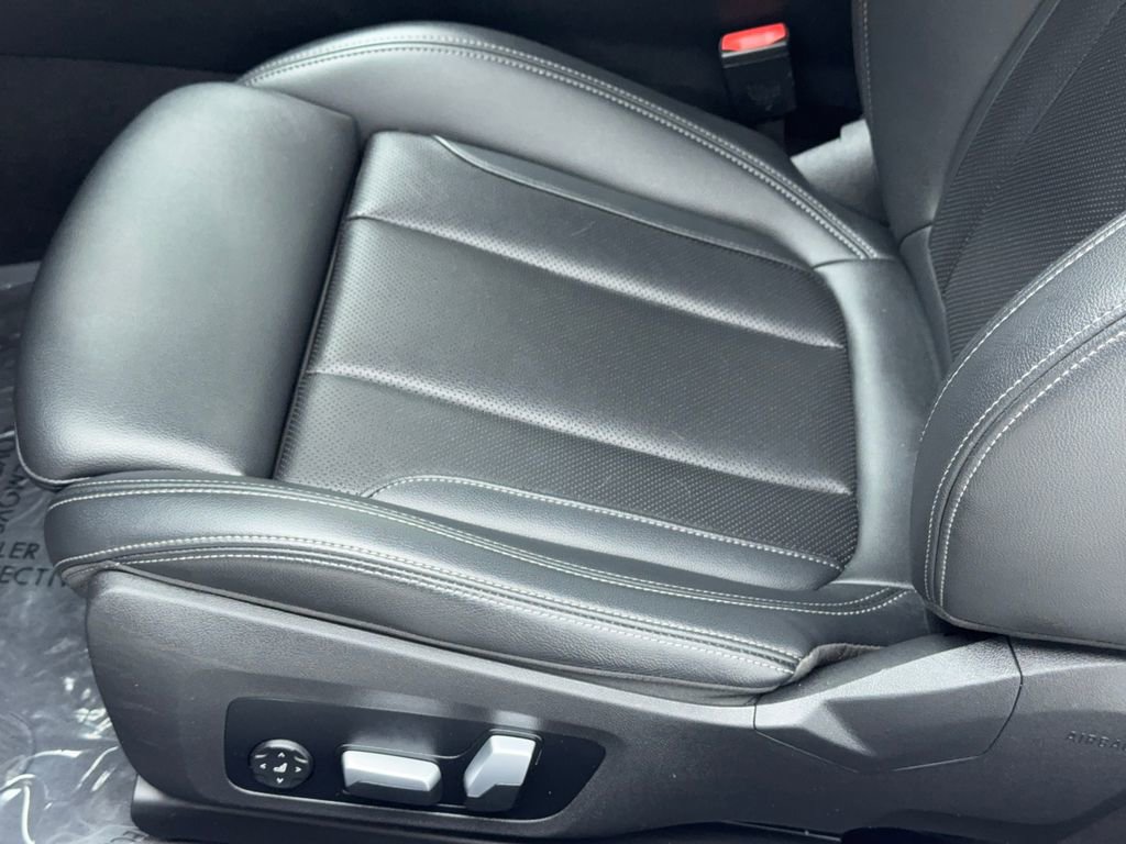 Used 2024 BMW 430i Convertible image 50