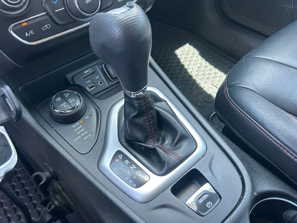 Used 2014 Jeep Cherokee Trailhawk w/ Leather Interior Group AWD/4WD image 18