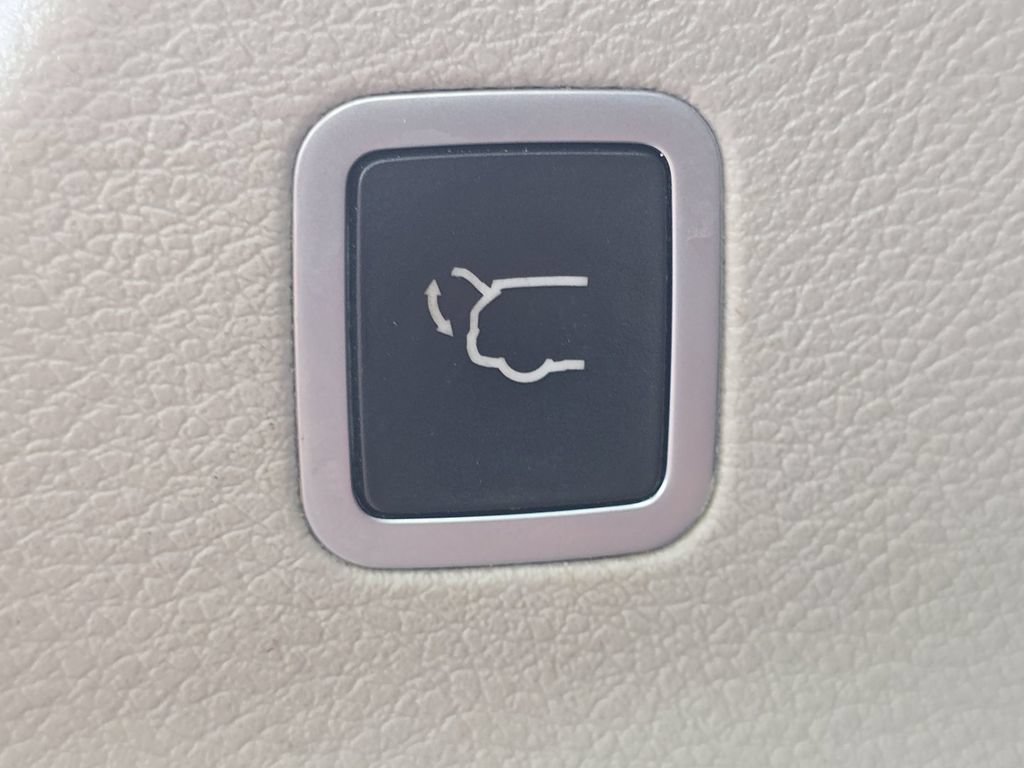 Used 2018 Chrysler Pacifica Touring-L Plus FWD image 17