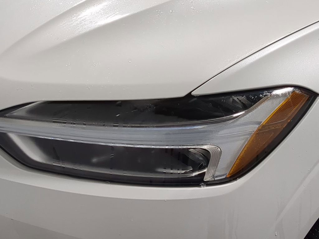 Used 2020 Volvo XC60 T6 Momentum image 18