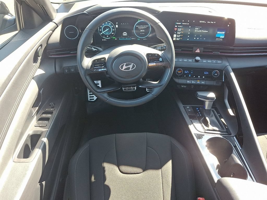 Used 2025 Hyundai Elantra SEL w/ Cargo Package FWD image 13