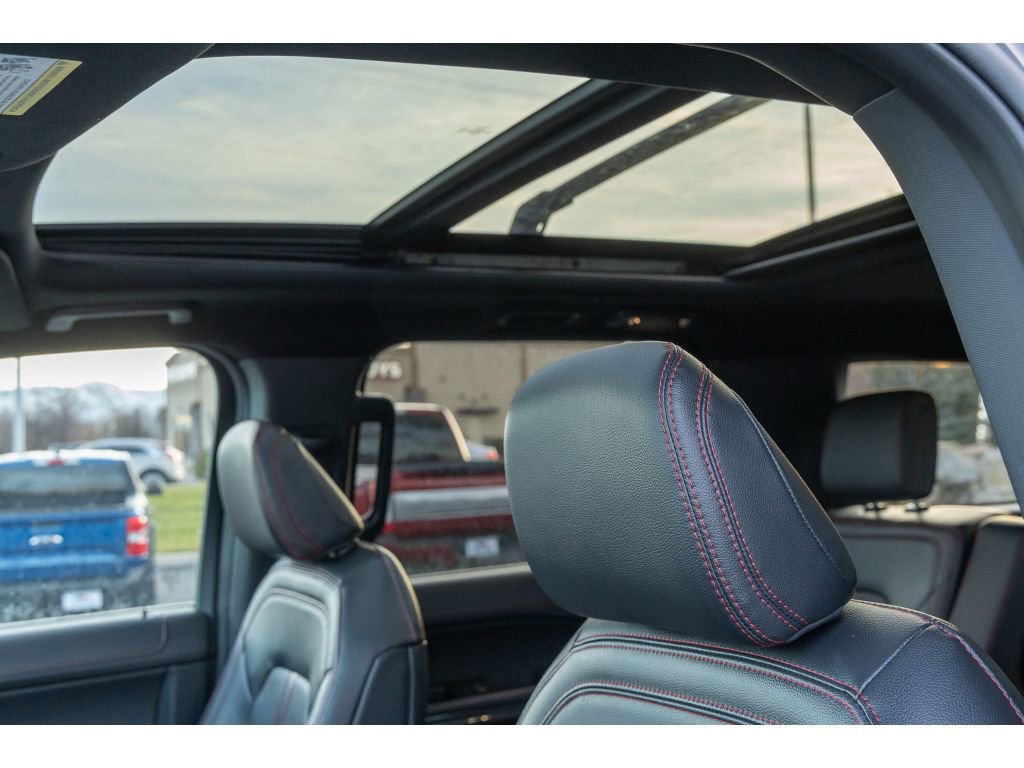 Used 2022 Ford Expedition Max Limited image 19