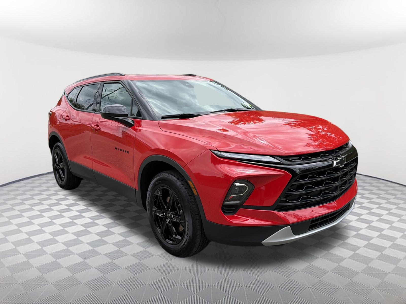 Used 2024 Chevrolet Blazer LT w/ Convenience Package FWD image 3