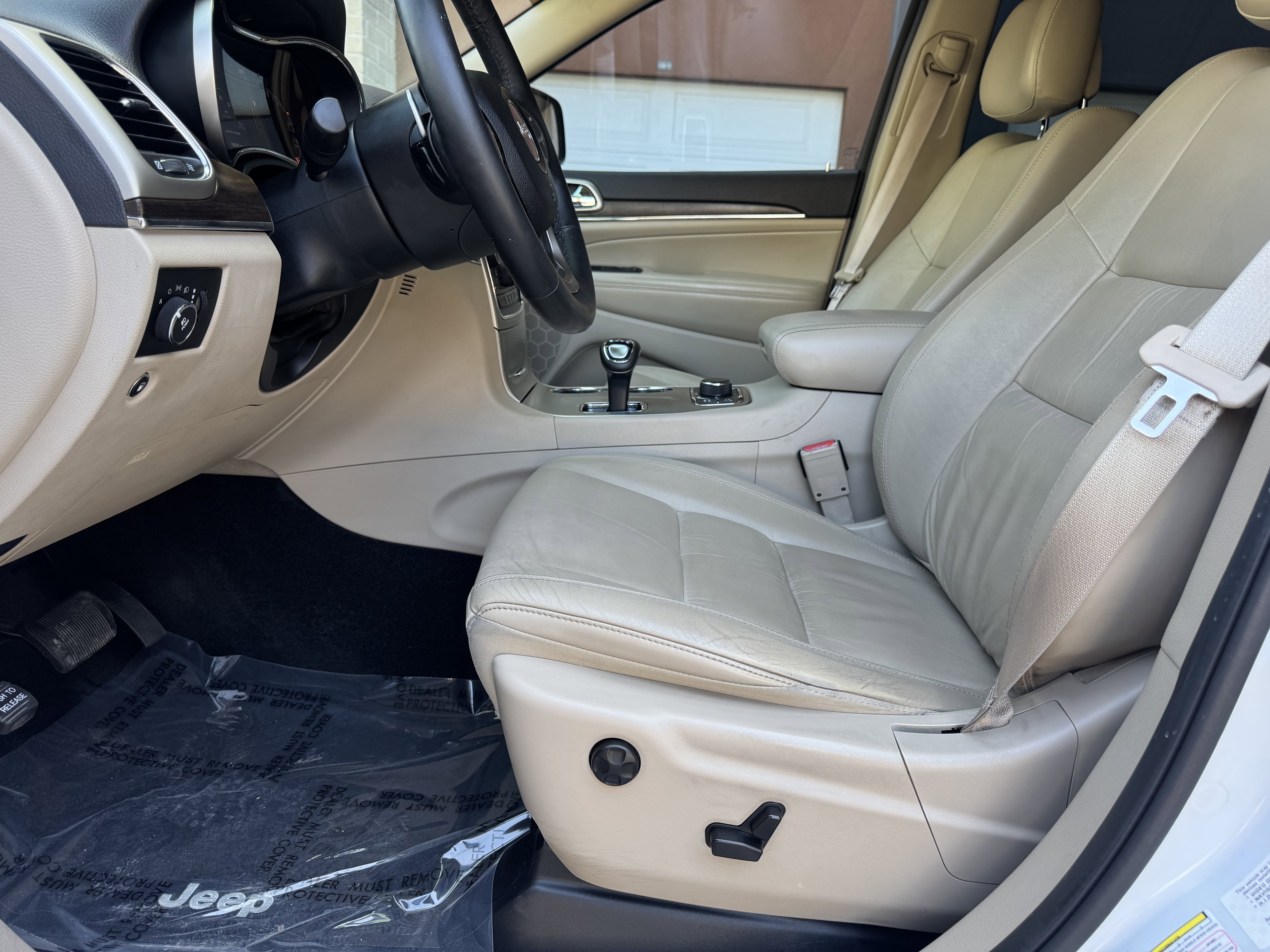 Used 2014 Jeep Grand Cherokee Limited image 18