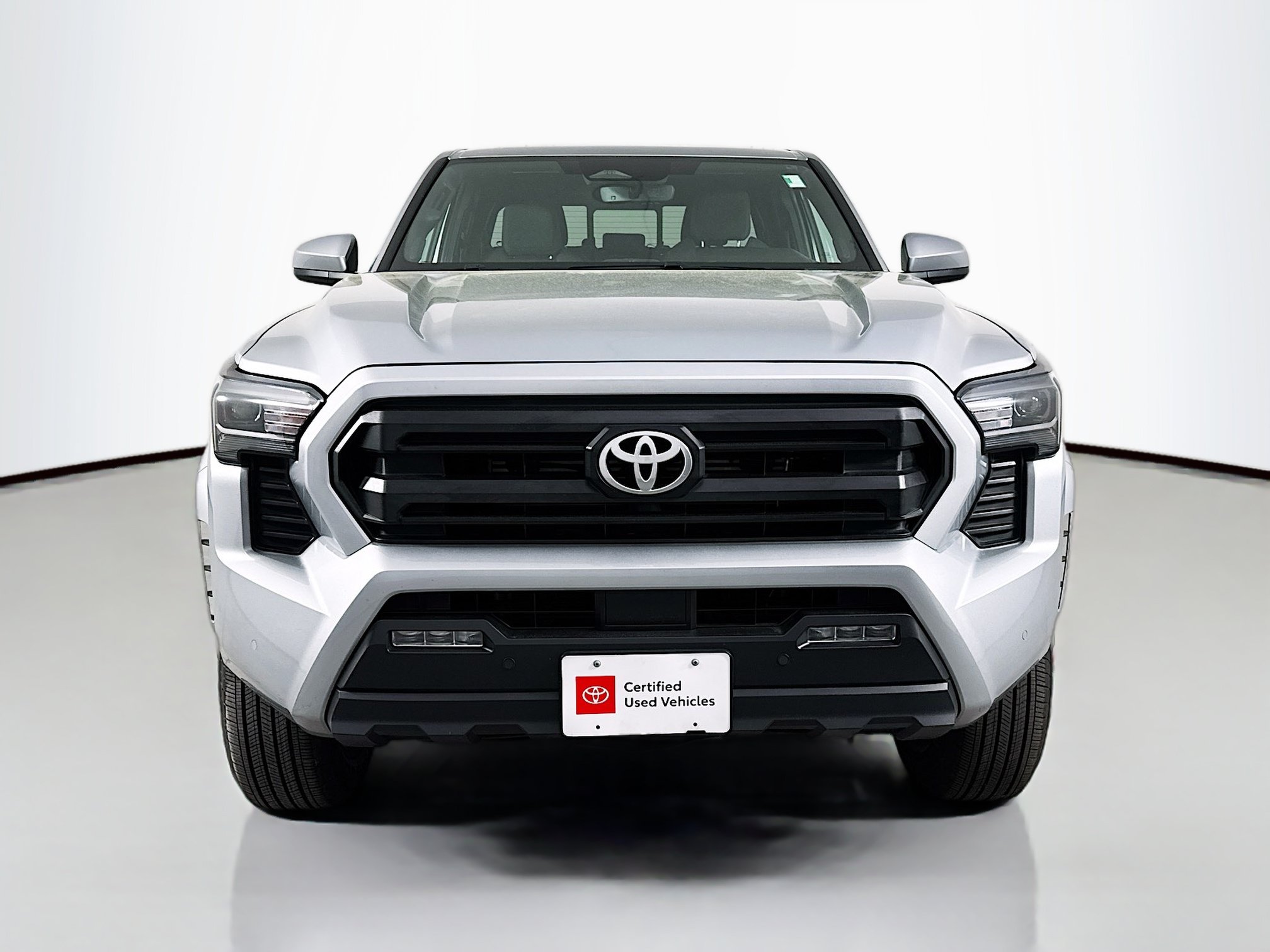 Certified 2024 Toyota Tacoma SR5 AWD/4WD image 2