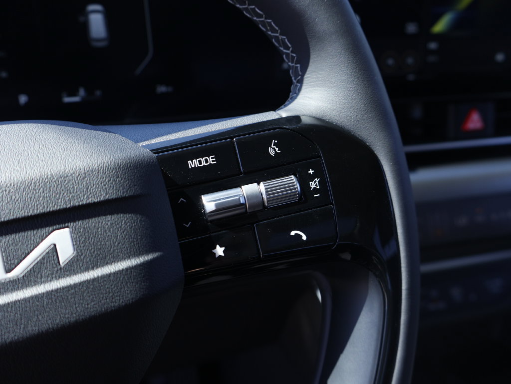 New 2027 Kia Carnival SX w/ Dark Edition Package FWD image 41