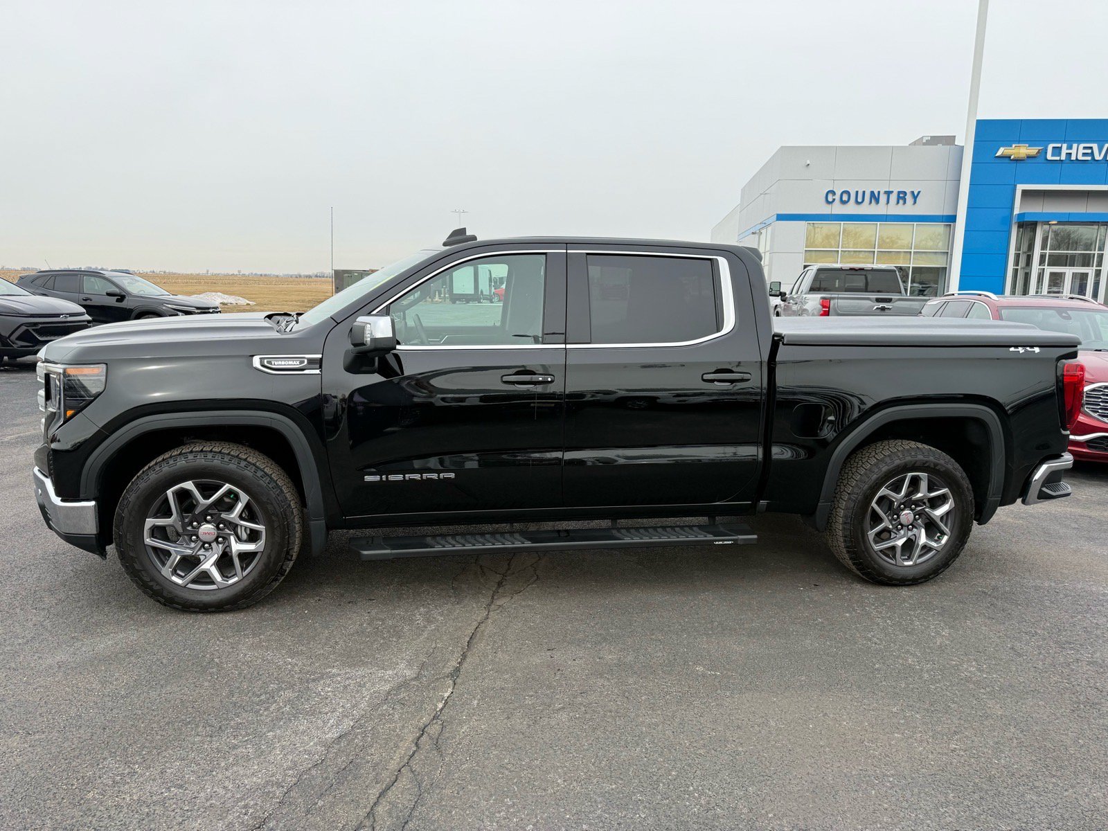 Used 2025 GMC Sierra 1500 SLE w/ Preferred Package AWD/4WD image 2