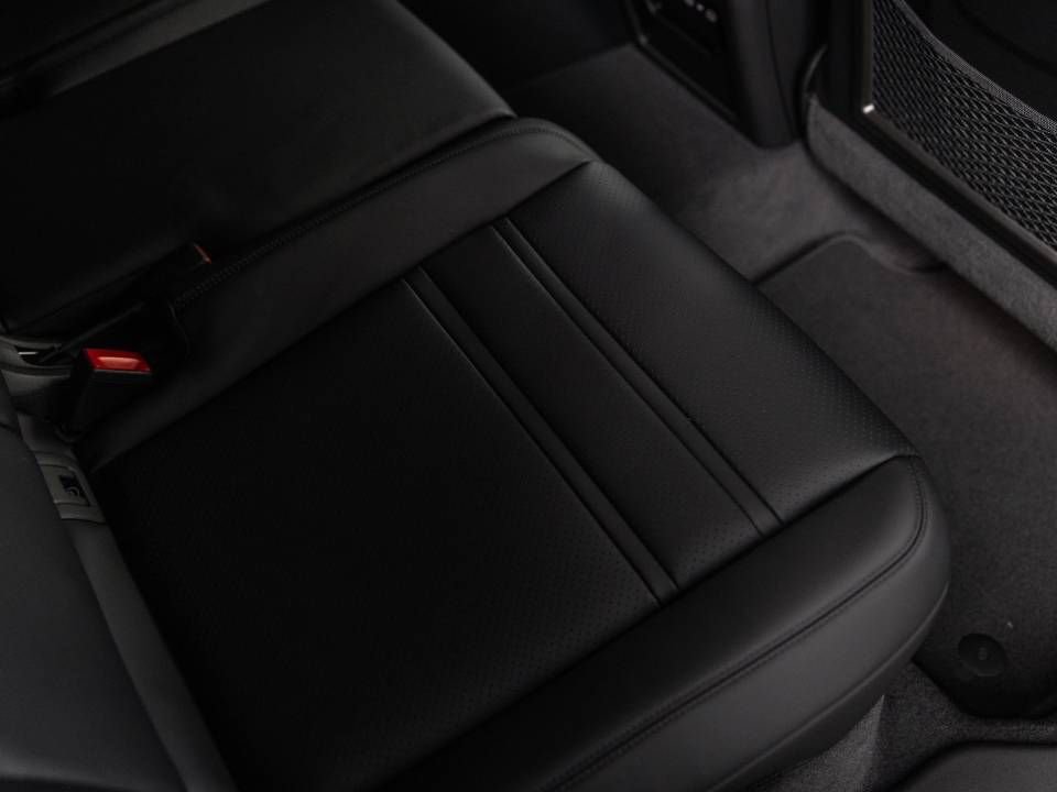 Certified 2026 Porsche Cayenne AWD/4WD image 31