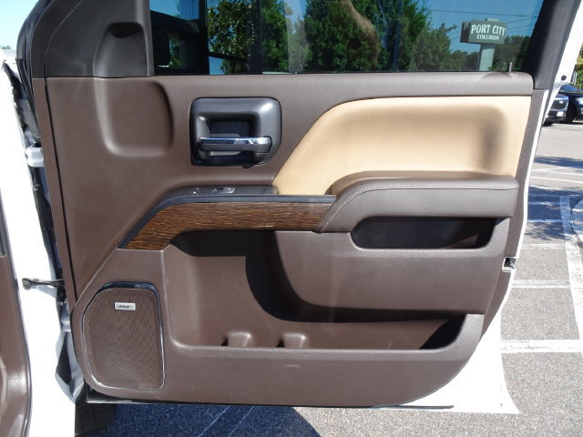 Used 2019 GMC Sierra 2500 Denali w/ Duramax Plus Package AWD/4WD image 17