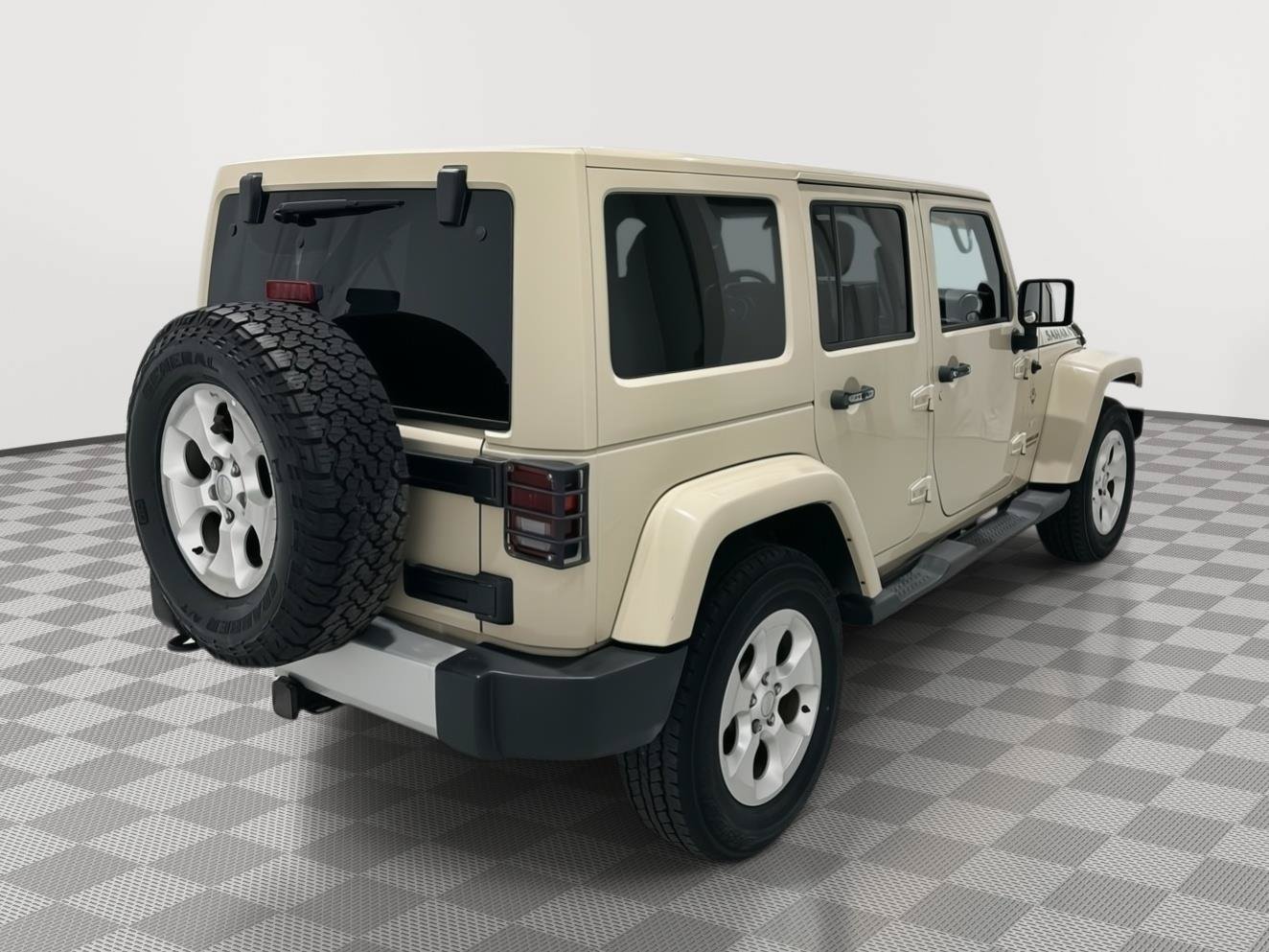Used 2011 Jeep Wrangler Unlimited Sahara w/ Connectivity Group AWD/4WD image 5
