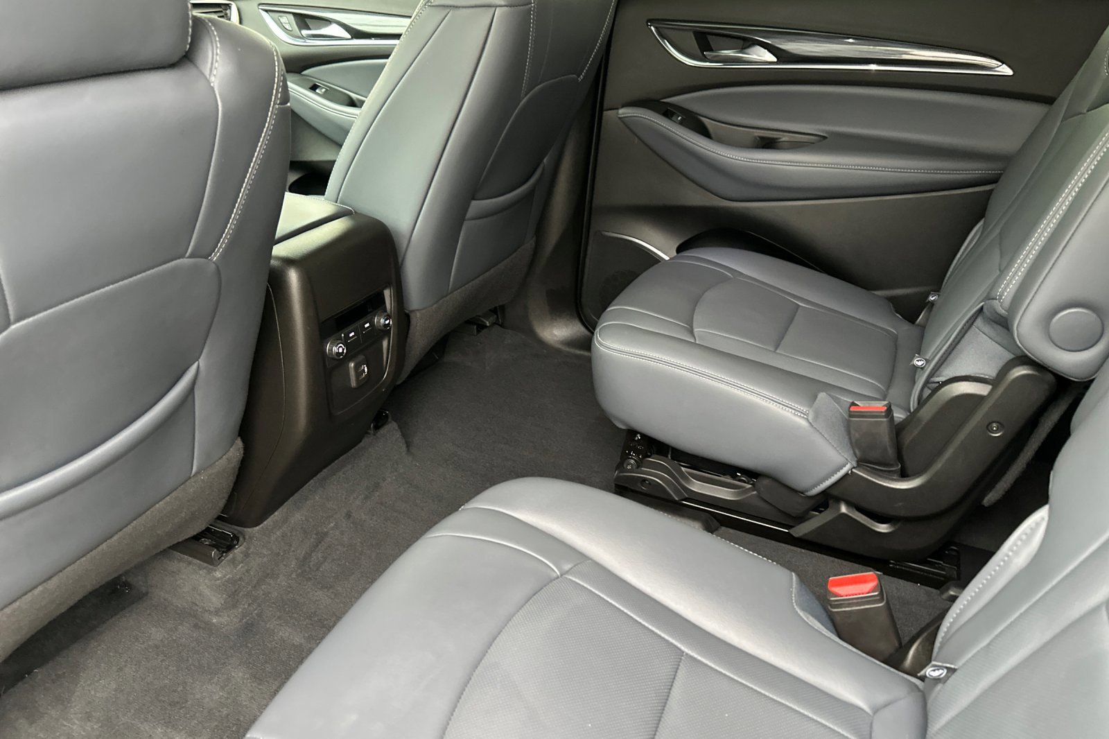 Certified 2024 Buick Enclave Essence FWD image 13