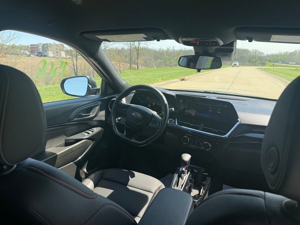 Used 2025 Chevrolet Trax RS w/ Driver Confidence Package image 18