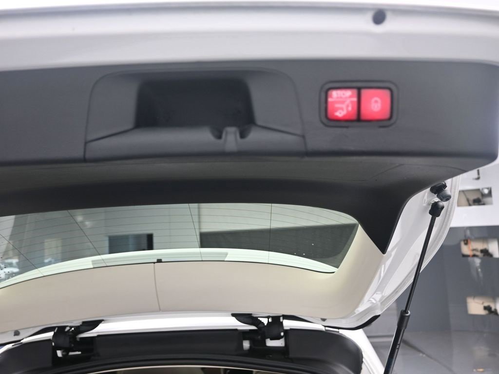 Used 2022 Mercedes-Benz GLC 300 w/ Premium Package Lite image 24