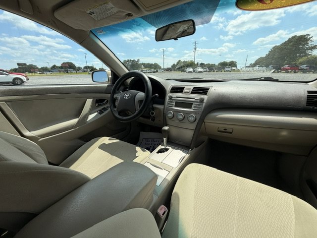 Used 2010 Toyota Camry SE FWD image 11