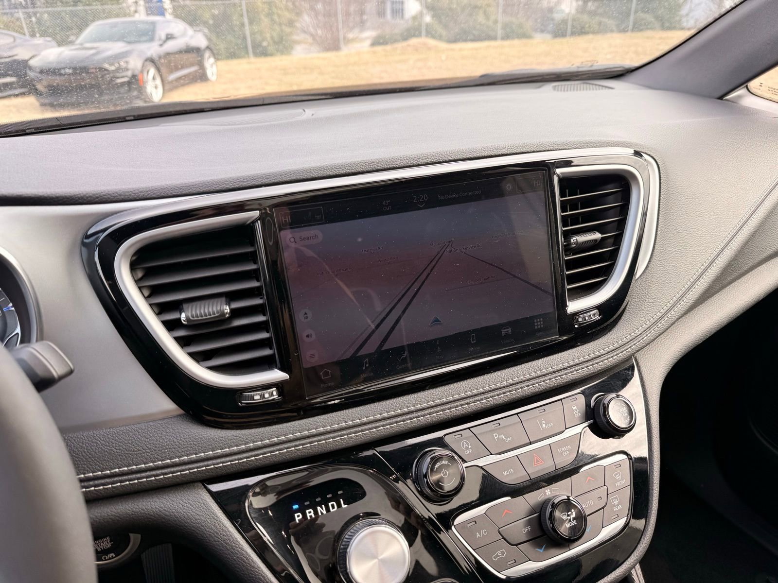 Used 2025 Chrysler Pacifica Limited FWD image 37