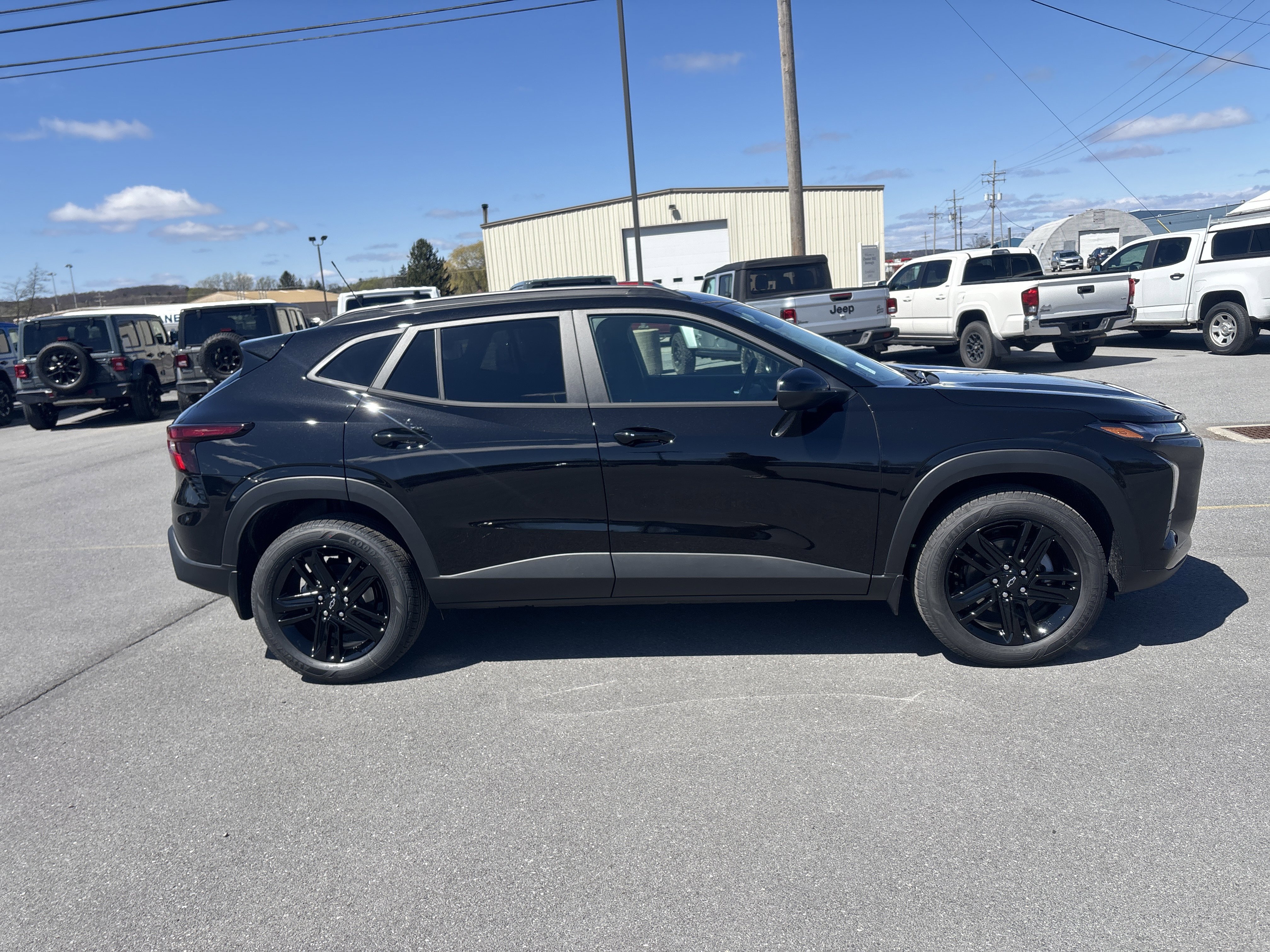New 2026 Chevrolet Trax ACTIV w/ Sunroof Package image 2