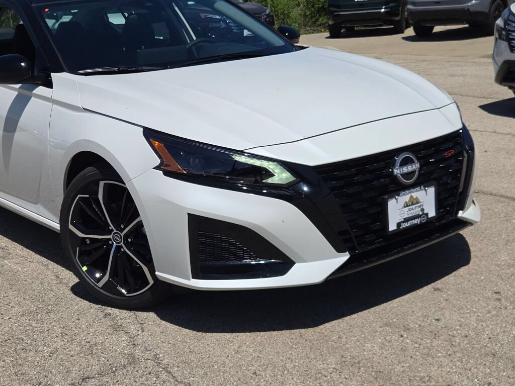 New 2026 Nissan Altima 2.5 SR FWD image 2