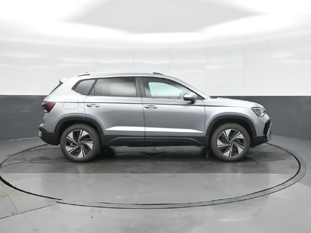 New 2026 Volkswagen Taos SE AWD/4WD image 8