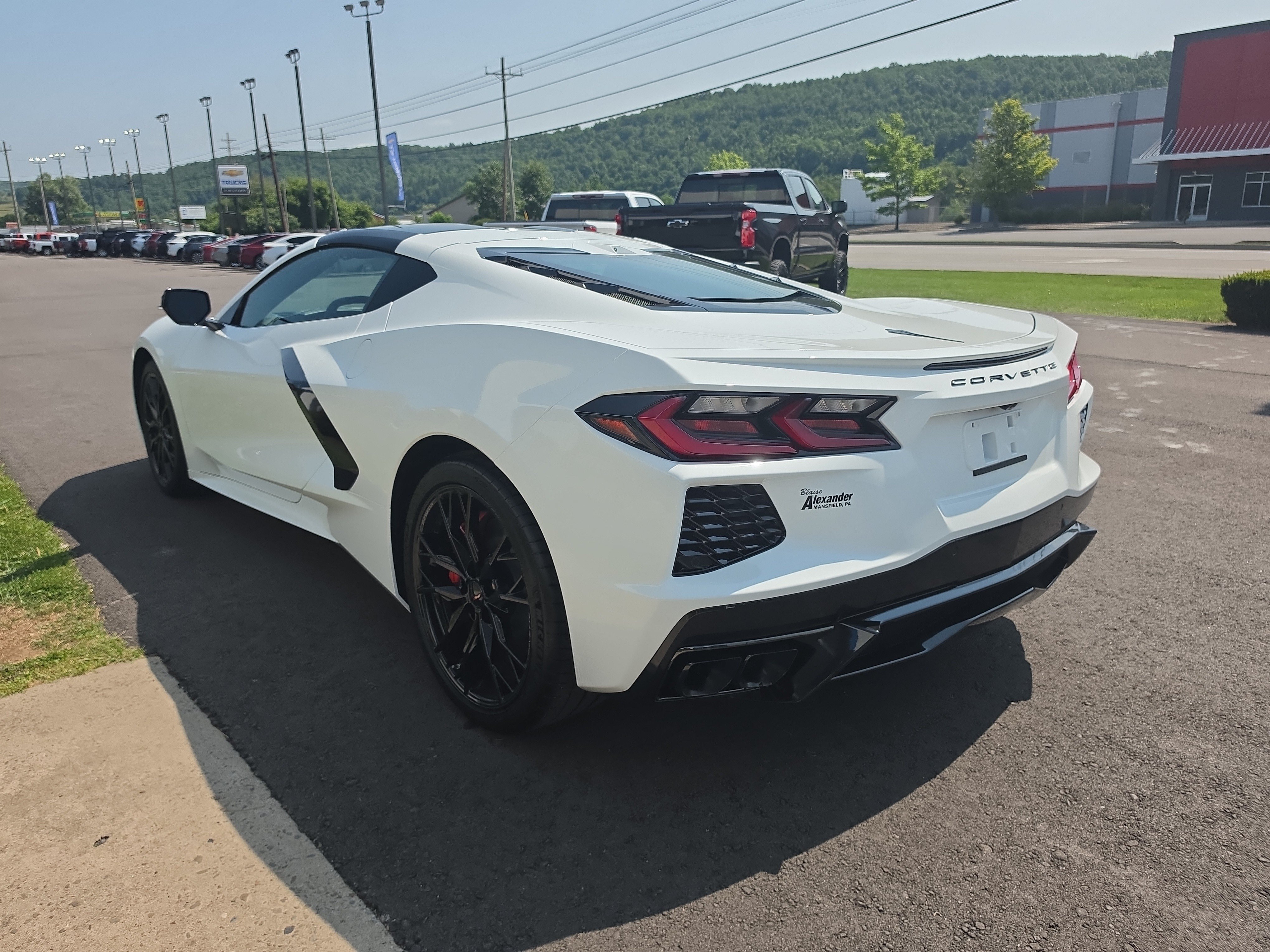 New 2027 Chevrolet Corvette Stingray Coupe RWD image 7