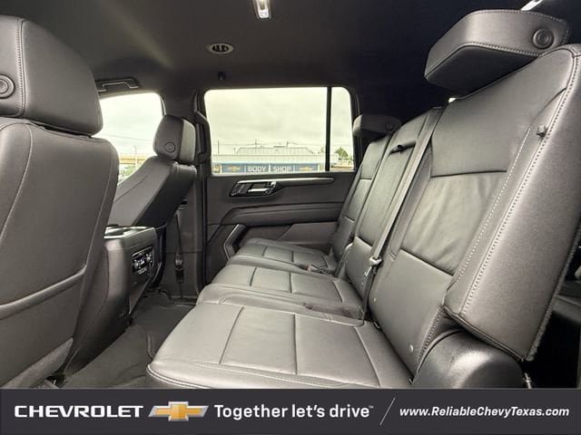 Used 2025 Chevrolet Suburban Z71 AWD/4WD image 29