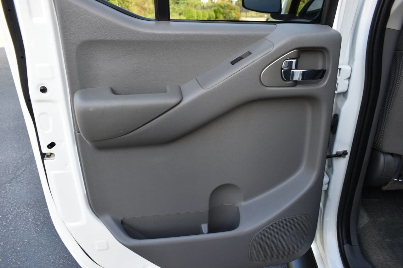Used 2018 Nissan Frontier SV w/ Value Truck Package AWD/4WD image 13