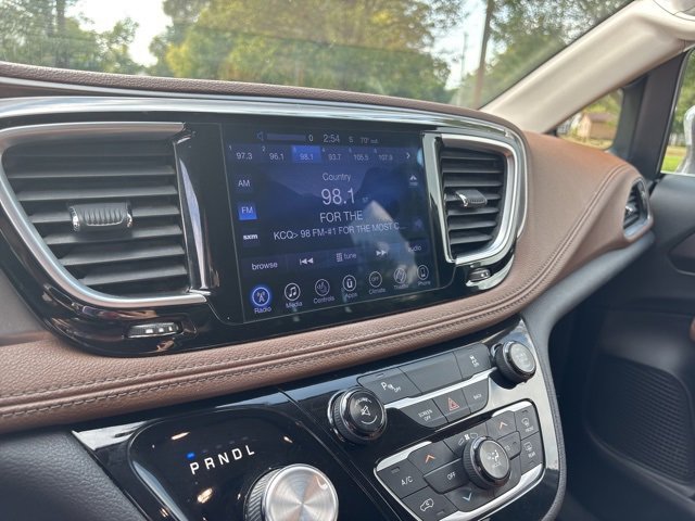 Used 2017 Chrysler Pacifica Limited w/ UConnect Theater Package image 22