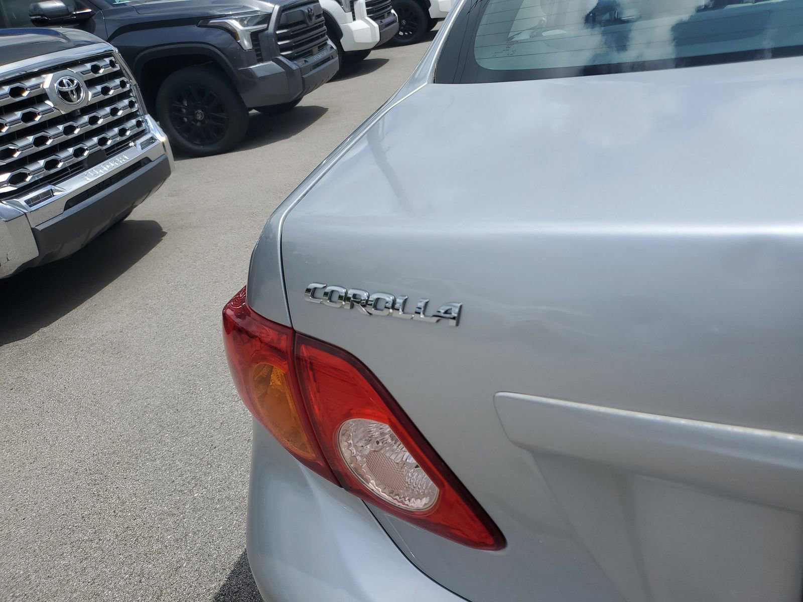 Used 2010 Toyota Corolla LE FWD image 7